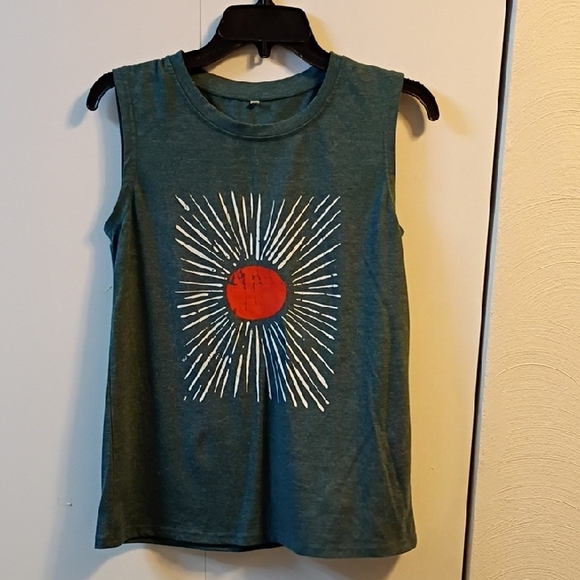 Tops - Green Sleeveless Top with Red Sunburst Design